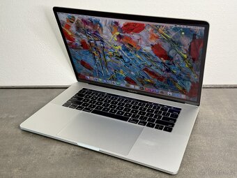 MacBook Pro 15'' 2017 / i7 / 16GB / 512GB SSD / Silver - D - 3