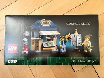 Lego dům 10350 Tudor Corner a GWP Kiosek na rohu 40757 - 3