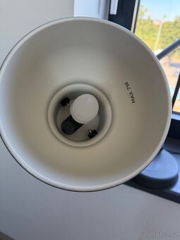 Ikea HEKTAR stolní lampa, tmavě šedá, bezdrátové dobíjení - 3