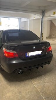BMW E60 E61 Difuzor zadního nárazníku – Černý lesk - 3