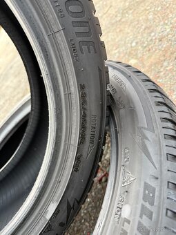 2x zimní pneu 235/45/r18  ceně za dvě pneu - 3