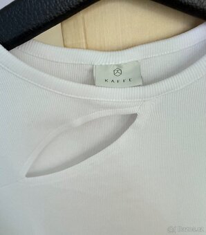 Zajímavé bílé dám. tričko, zn. Kaffe, S/M, sleva 860 Kč. - 3