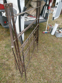 Postel kovová starožitná rozkládací za 500 kč - 3