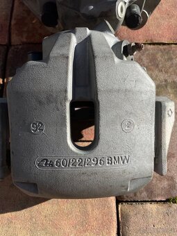 Přední pravý a levý brzdový třmen - BMW e39 TDS - 3