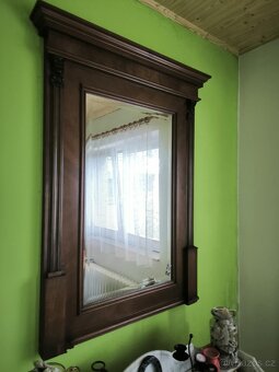 Zrcadlo se skříňkou - 3