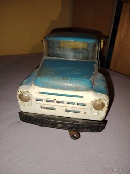 Ruské plechové auto - 3