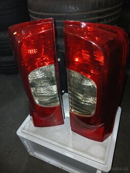 ZADNÍ SVĚTLA - 3