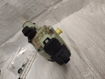 Vstřikovač močoviny NOVÝ - Mercedes, Seat, VW - 3