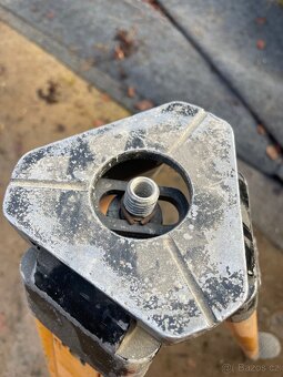 Nivelák rotační laser trojnožka - 3