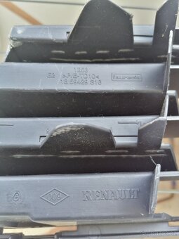 Mřížka narazniku Renault Clio 3 generace - 3