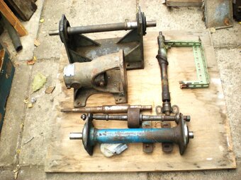 Ložiskový domeček + hřídel k brusce - 3