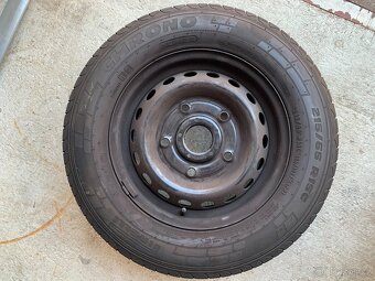 Prodám letní pneu s disky, originál Ford, rozměr 215/65 R15C - 3