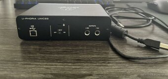 Behringer U-Phoria UMC22 USB zvuková karta - 3