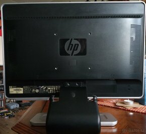 Prodám LCD monitor 48 cm od HP TOP stav - 3