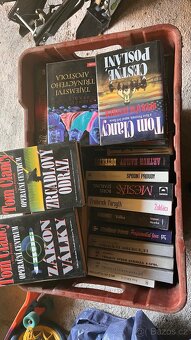 Knihy mix Sci-fi/Fantasy/detektivky - 3