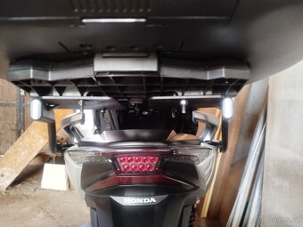Nosic kufru zn. Shad, Honda Forza -plati do smazani - 3