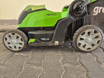Kvalitní akumulátorová rotační sekačka na trávu GreenWorks - 3