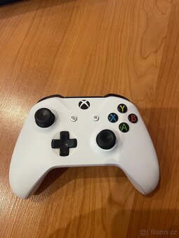 Xbox One S 1TB s mechanikou + FIFA19 - 3