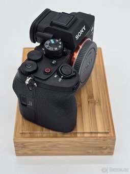 Sony A7IV TOP STAV + 64 SD + extra baterie - 3