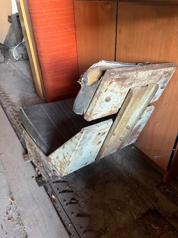 Prodám sedačku na ZETOR67,69 nebo Crystal - 3