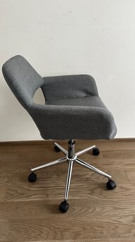 Krásné otočné  židle na kolečkách - 3