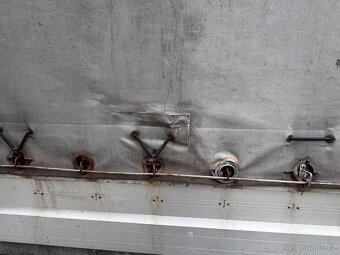 Nákladní přívěs s plachtou - 3