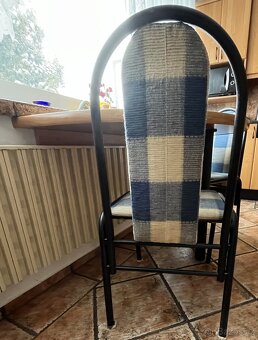 Kuchyňský stůl + 2 židle - 3