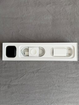 Apple Watch Series 5 44mm - černé - 3