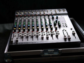 Predám Soundcraft Signature 12 MTK + Case - 3