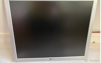 19" monitor LG - 3