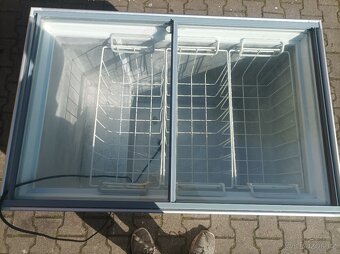 Prosklený pultový mrazící box 210 l - 3