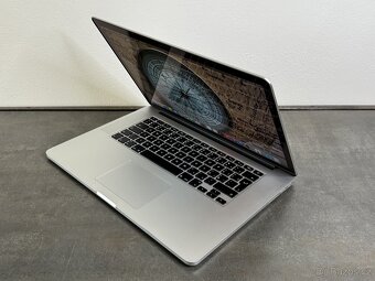 MacBook Pro 15" 2015 256GB / i7 / 16GB - DPH - 3