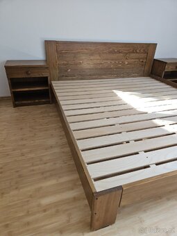 Masivní jasanová postel 180x200 + 2ks noční stolky - 3