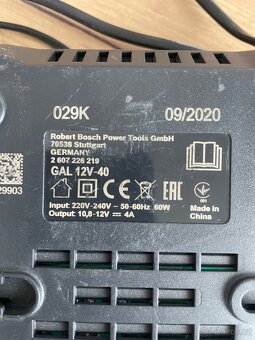 Bosch nabíječka + baterie - 3