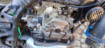 Prodám suzuki dr 600 nepojizdna - 3