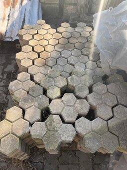 Zámková dlažba cca 6m2 - 3