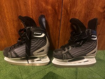 brusle Crowned vel. 33 - 3