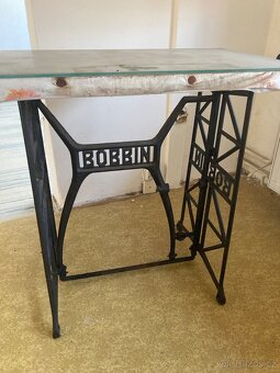 Stůl ze šicího stroje BOBBIN - 3