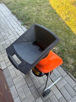 drtička zahradního odpadu a větví - 3