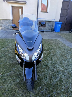 Skútr Honda SW-T400 - 3