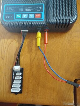 Digitální nabíječ a vybíječ s balancerem - 3