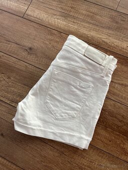 Calvin Klein kratasy - 3