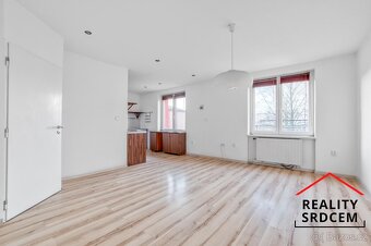 Pronájem částečně zařízeného bytu 2+kk se šatnou, 49 m2, ul. - 3
