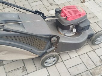 Prodám sekačku bez pojezdu plně funkční - 3