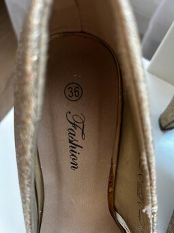 Zlaté boty na podpatku - 3