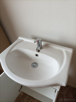 Umyvadlo se skříňkou - 3