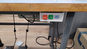 Jednojehlový plochý šicí stroj s ponorným a jehelním podáván - 3