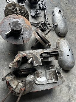 Predám DILY motoru ČZ 250/455 - 3