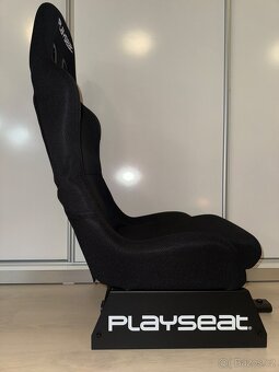 Playseat EVOLUTION black + Logitech G923 - 3