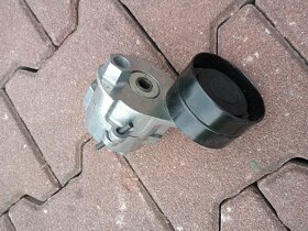 Napínací kladka Volvo, cummins - 3